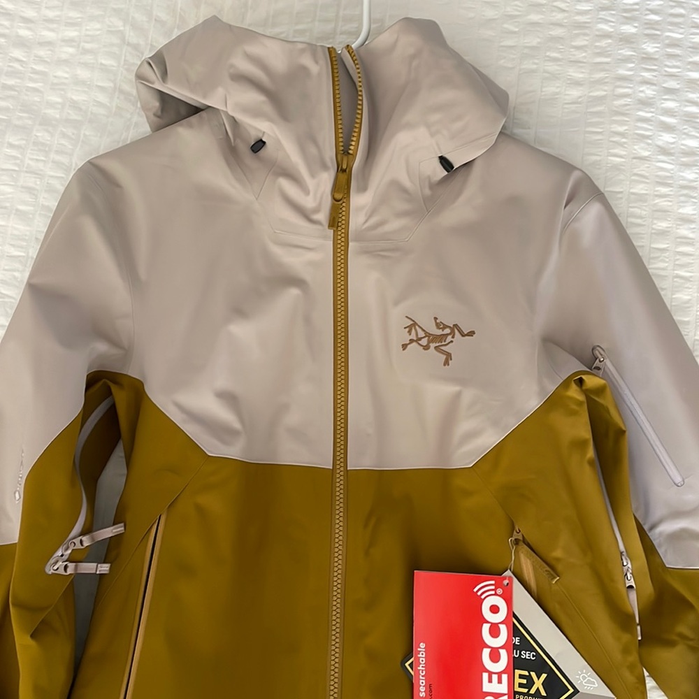 NWT Arc’teryx W’s Sentinel Jacket- color “Magic Wander” size small
